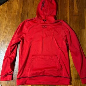 Red under armourhoodie!